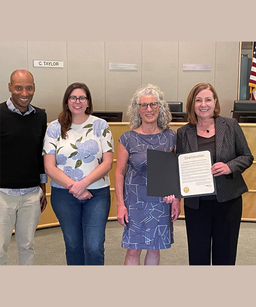 Reconocimiento a una alianza comunitaria en Menlo Park